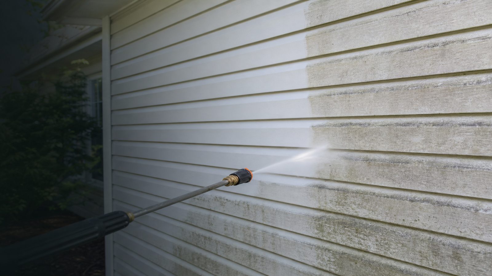 Clean driveway and walkway in Palmetto